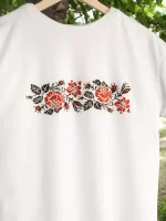 Футболка патріотична "Українська вишивка троянди" - Зображення 3
