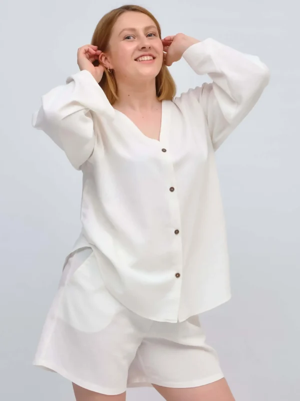 Женский костюм из льна молочный