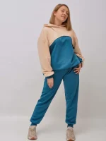 Жіночий спортиний костюм