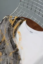 Футболка жіноча з розписом - Зображення 3