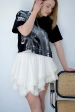 Жіноча футболка з розписом - Зображення 4