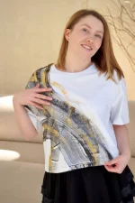 Футболка жіноча з розписом