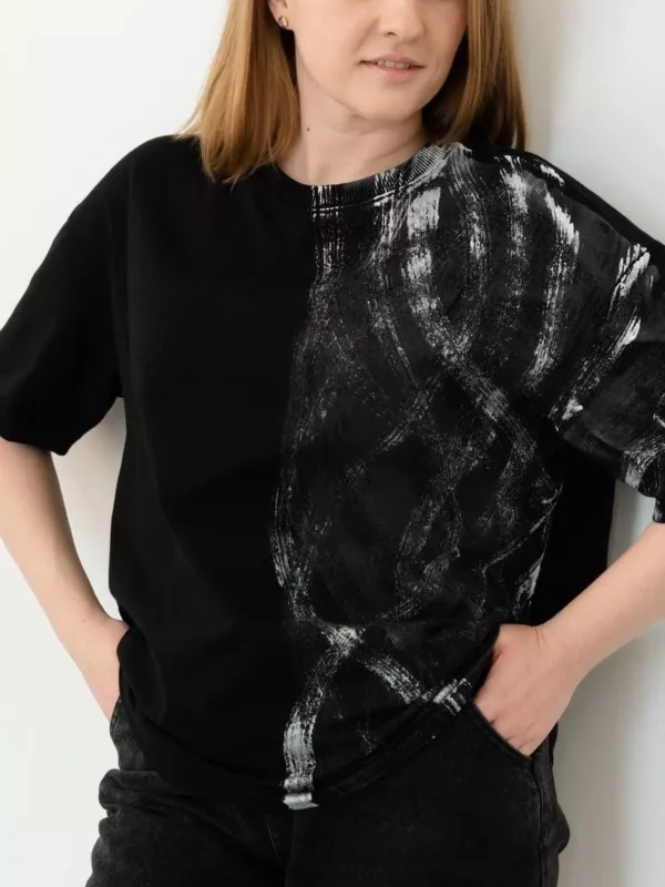 Футболка женская с росписью оверсайз