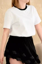 Жіноча футболка з чорною горловиною - Зображення 3