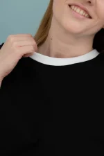 Жіноча футболка з білою горловиною - Зображення 2