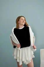 Жіноча футболка з білою горловиною - Зображення 4