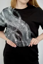 Жіноча футболка з розписом - Зображення 2