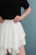 Жіноча спідниця з мереживом